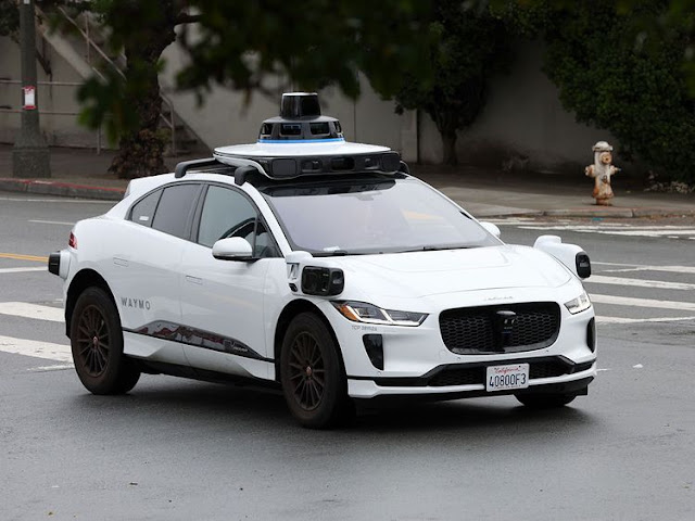 Watch: Driverless car stopped in San Francisco puzzles cops