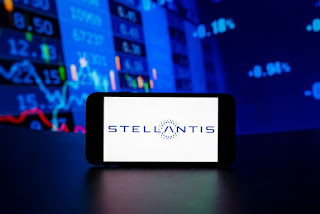 Stellantis chute en bourse, plombé par le départ précipité de Carlos Tavares